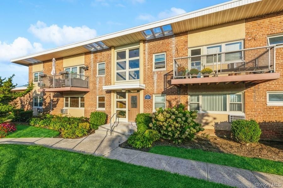 4 Rose St unit 7,C-1, Oceanside, NY 11572 - photo 1