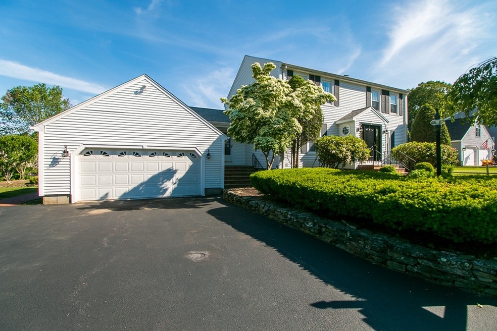 10 Essex Heights Dr, Weymouth, MA 02188 - photo 1