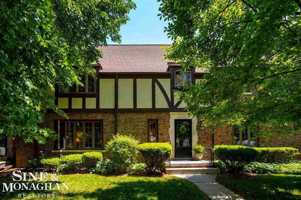 472 Saint Clair St, Grosse Pointe, MI 48230 - photo 1