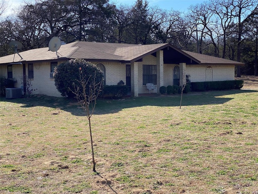 3716 Northcrest Dr, Cleburne, TX 76031 - photo 1