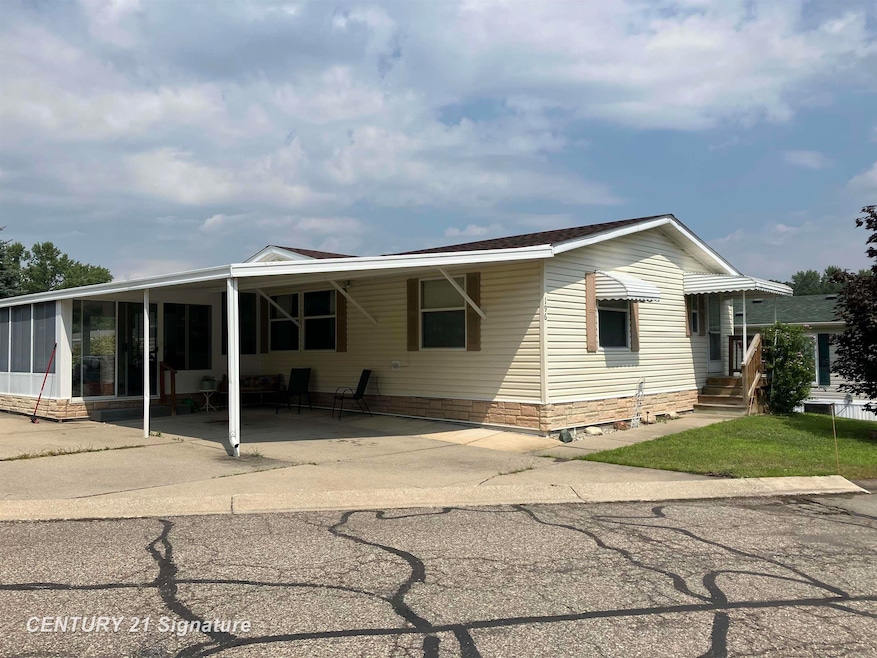 196 Apollo Ave, Flushing, MI 48433 - photo 1