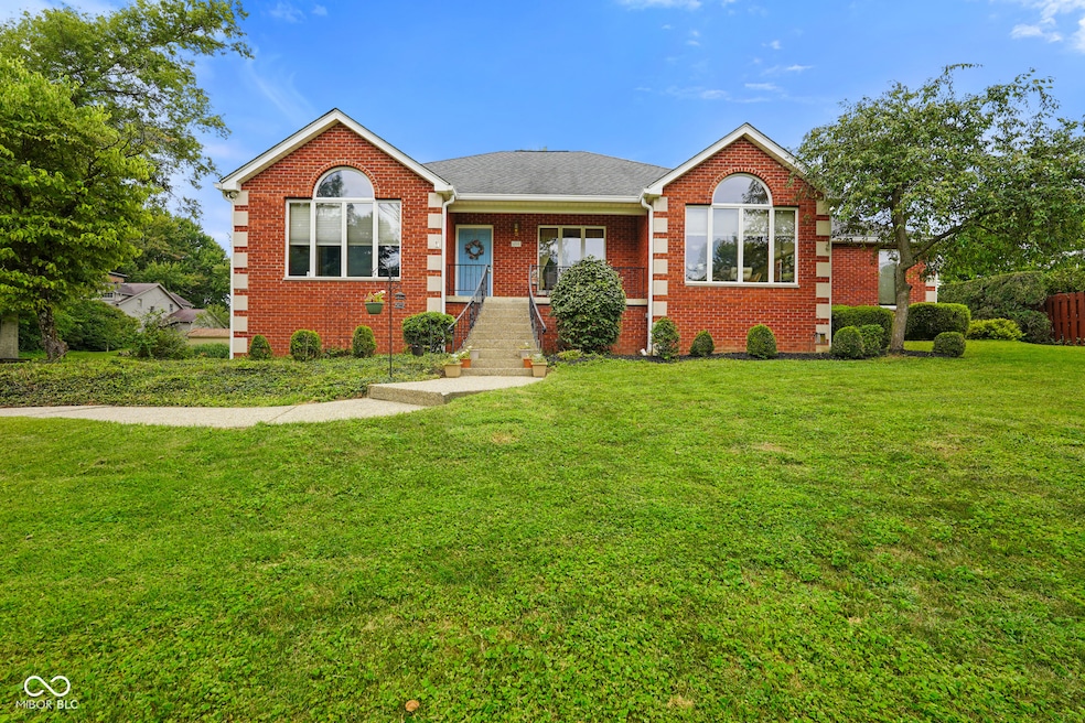 654 Kinney Ln, Columbus, IN 47201 - photo 1