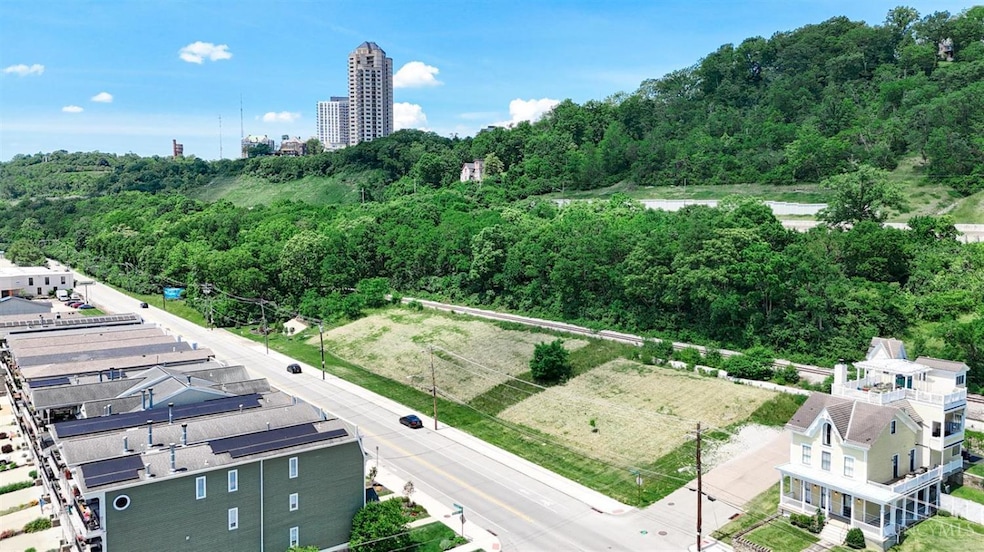 1922 Riverside Dr, Cincinnati, OH 45202 - photo 1