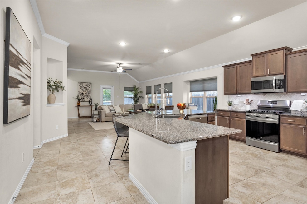 428 Auburn Pines Dr, Montgomery, TX 77316 - photo 1