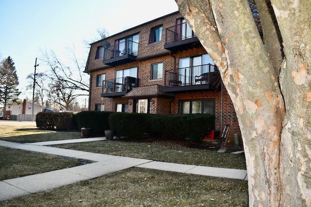 Kensington Commons unit F, Mount Prospect, IL 60056 - photo 1