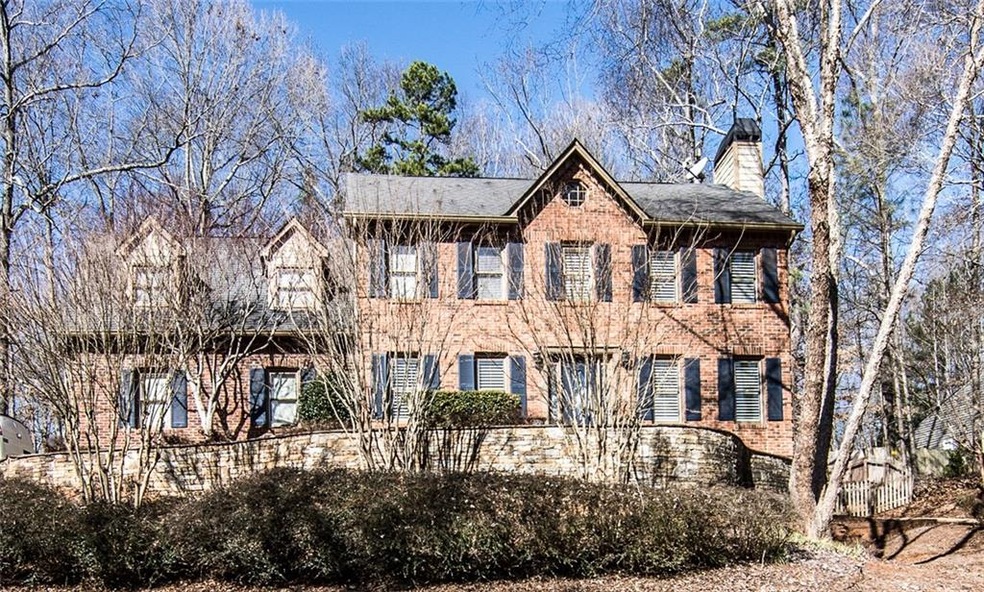 Brick traditional in Hembree Farms. New paint and 
