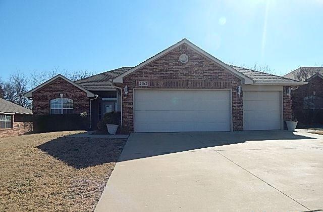 2312 NE 4th St, Moore, OK 73160 - photo 1