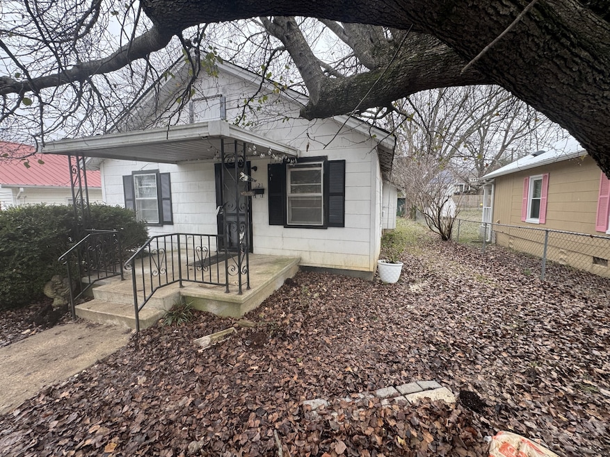 121 Sylvis St, Dickson, TN 37055 - photo 1