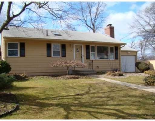 81 Mount View Dr, Cranston, RI 02920 - photo 1