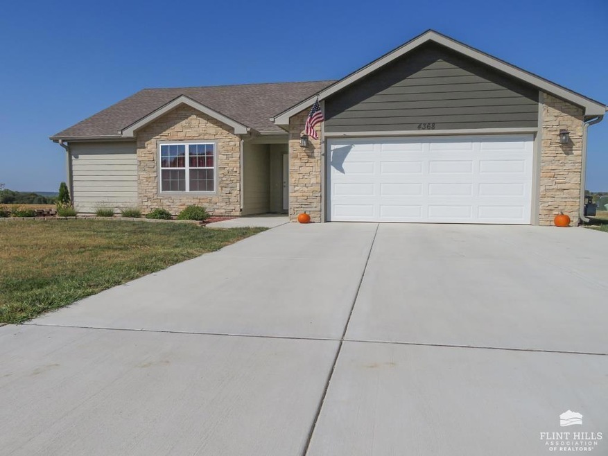 4368 Glen View Dr, Manhattan, KS 66502 - photo 1