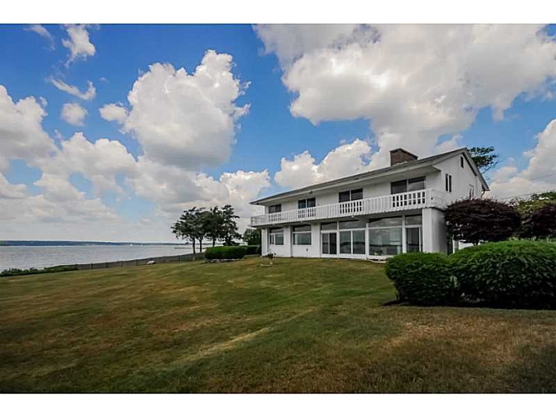 200 Briarcliff Ave, Warwick, RI 02889 - photo 1