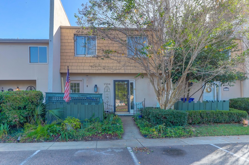 1504 Ventura Pl.
