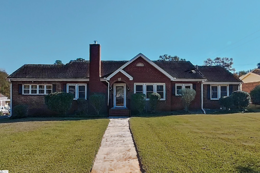 455 E Georgia St, Woodruff, SC 29388 - photo 1