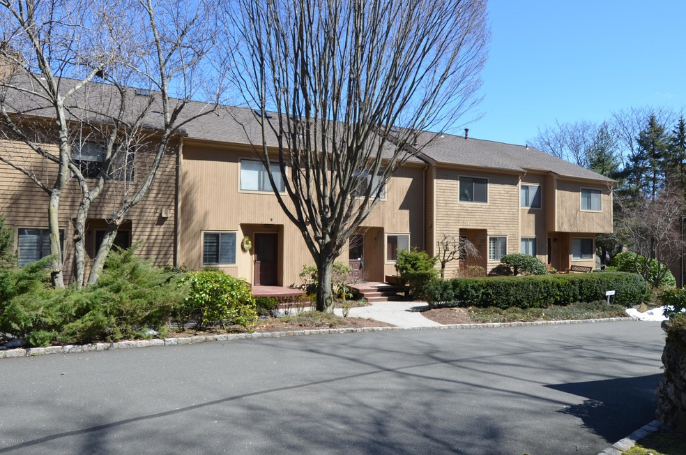 105 River W, Greenwich, CT 06831 - photo 1