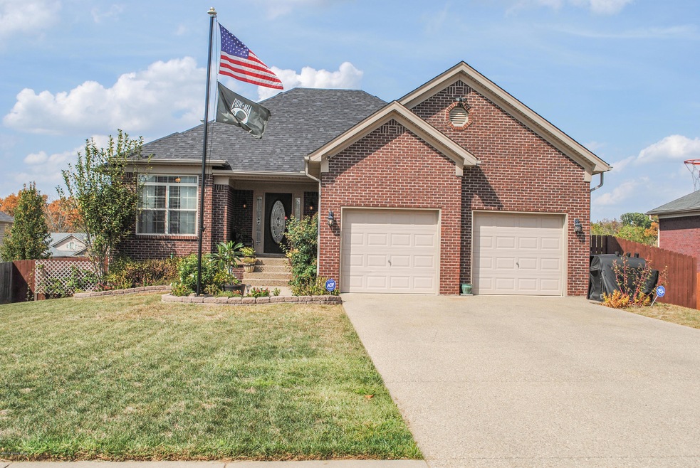 184 Halcomb Ct, Mount Washington, KY 40047 - photo 1