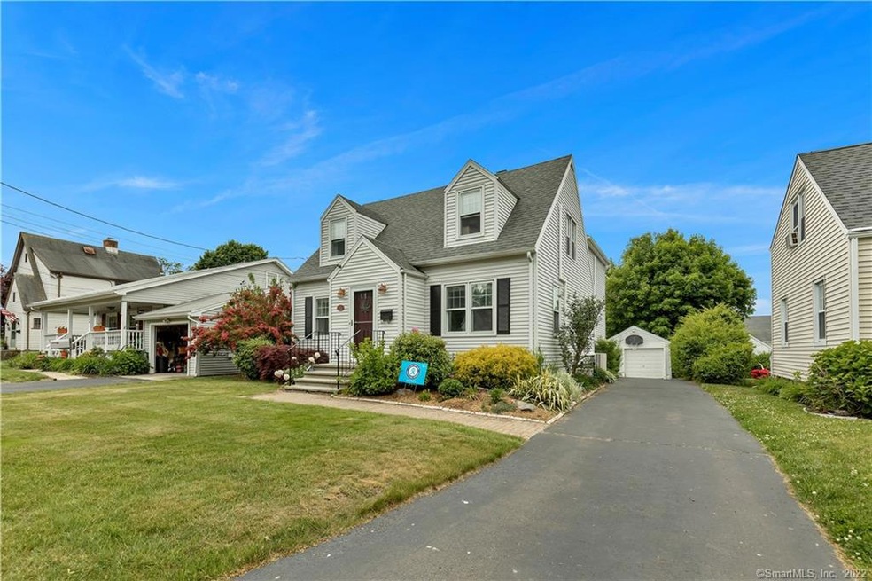 381 Washington Pkwy, Stratford, CT 06615 - photo 1