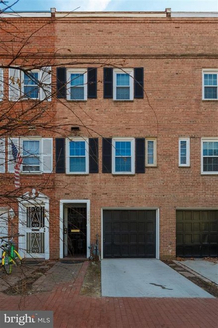 2422 I St NW, Washington, DC 20037 - photo 1