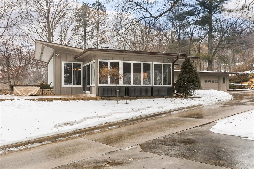 3608 Cottage Grove Ave SE, Cedar Rapids, IA 52403 - photo 1