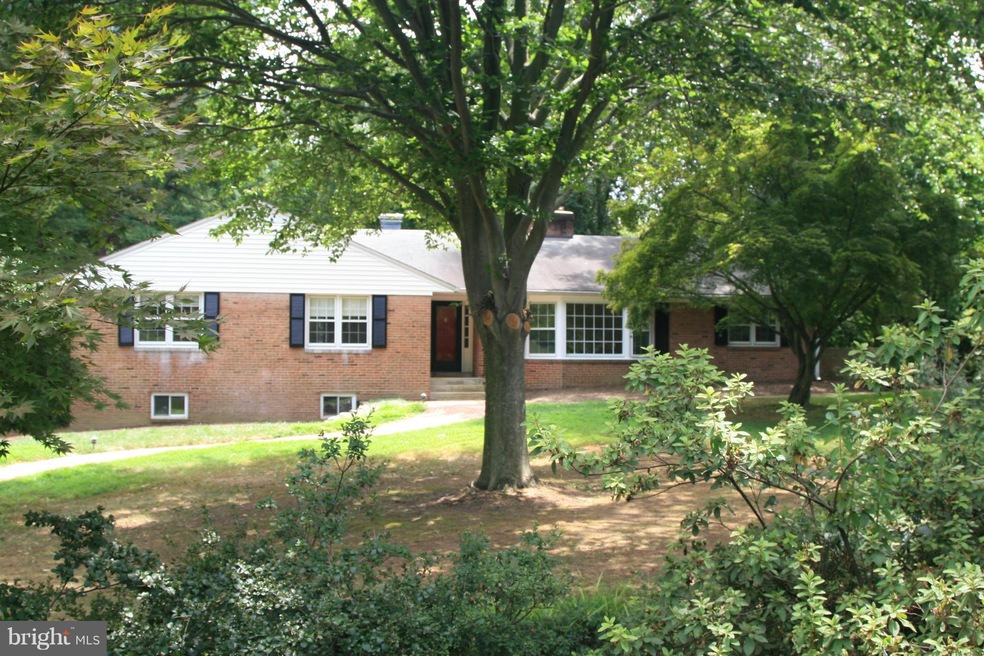 809 Carrie Ct, McLean, VA 22101 - photo 1