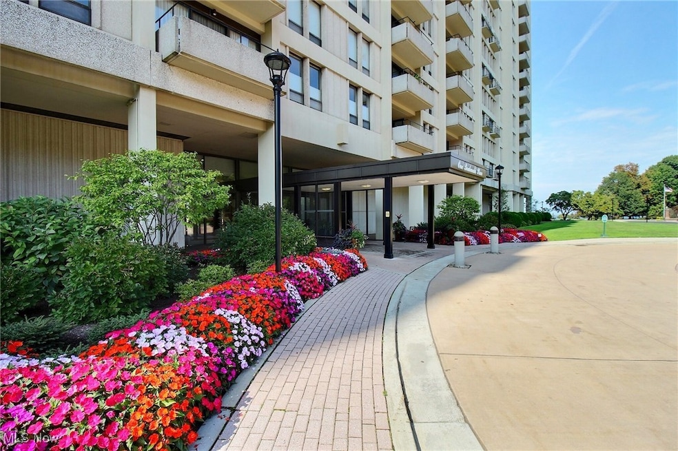 1 Bratenahl Place unit 604, Bratenahl, OH 44108 - photo 1