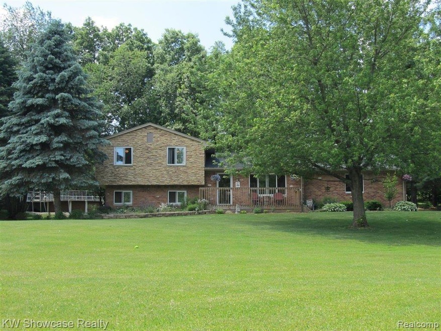 Beautiful Home on 2.5 Acres