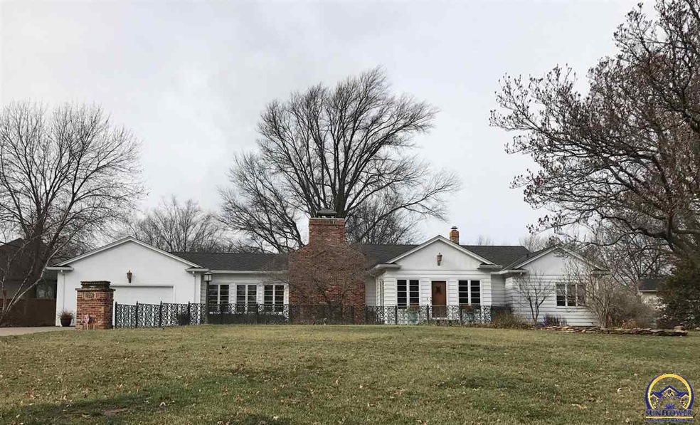 1531 SW Westover Rd, Topeka, KS 66604 - photo 1