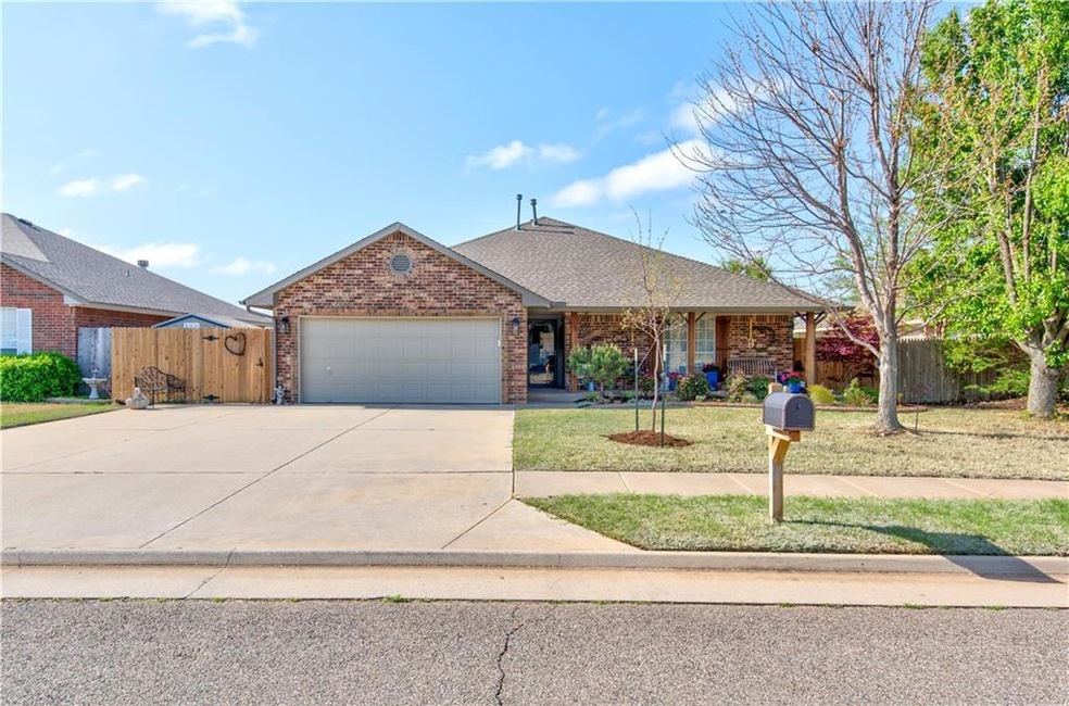 2104 NE 13th St, Moore, OK 73160 - photo 1