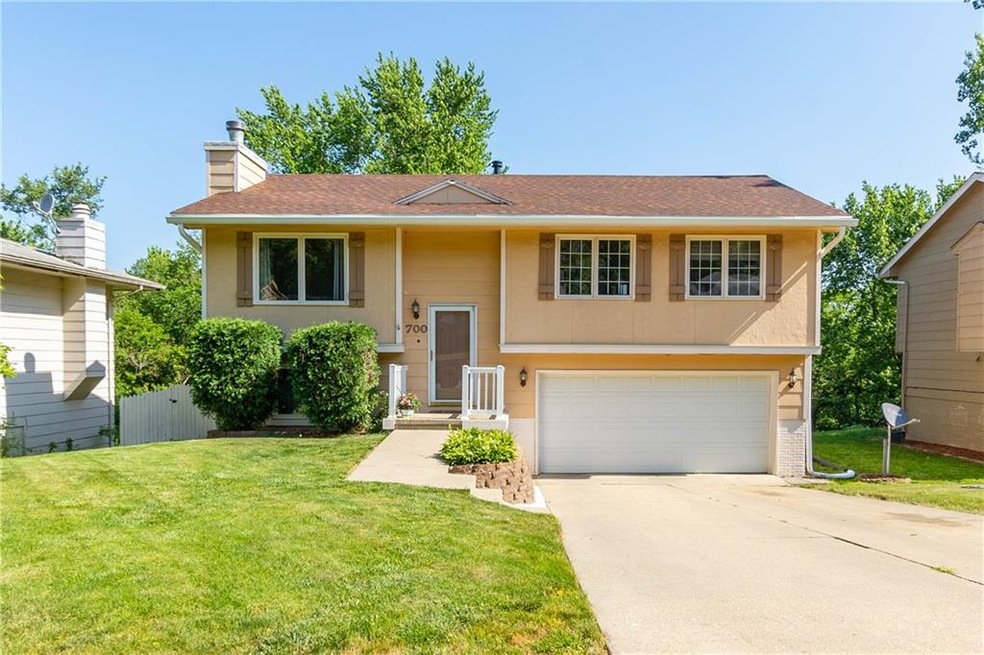 700 E Hackley Ave, Des Moines, IA 50315 - photo 1