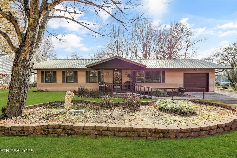 4318 Garden Dr, Knoxville, TN 37918 - photo 1