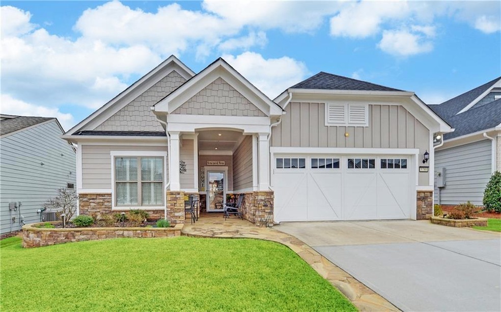 Craftsman-style house featuring a front yard and a