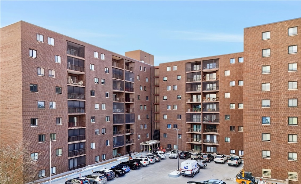 Imperial House unit 501, Pittsburgh, PA 15217 - photo 1