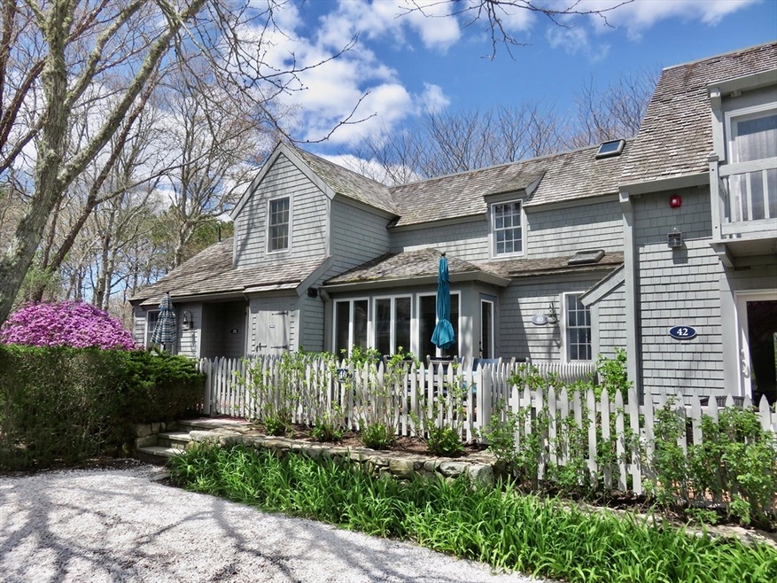 40 Brant Rock Rd unit 819, Mashpee, MA 02649 - photo 1