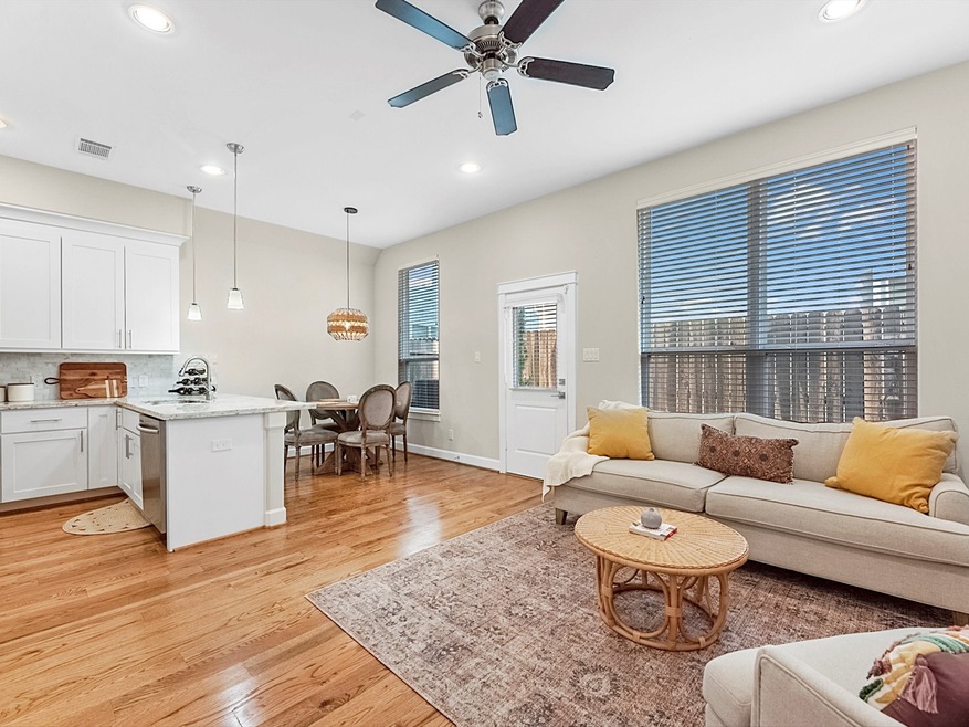 610 Hawthorn Grove Ln, Houston, TX 77009 - photo 1