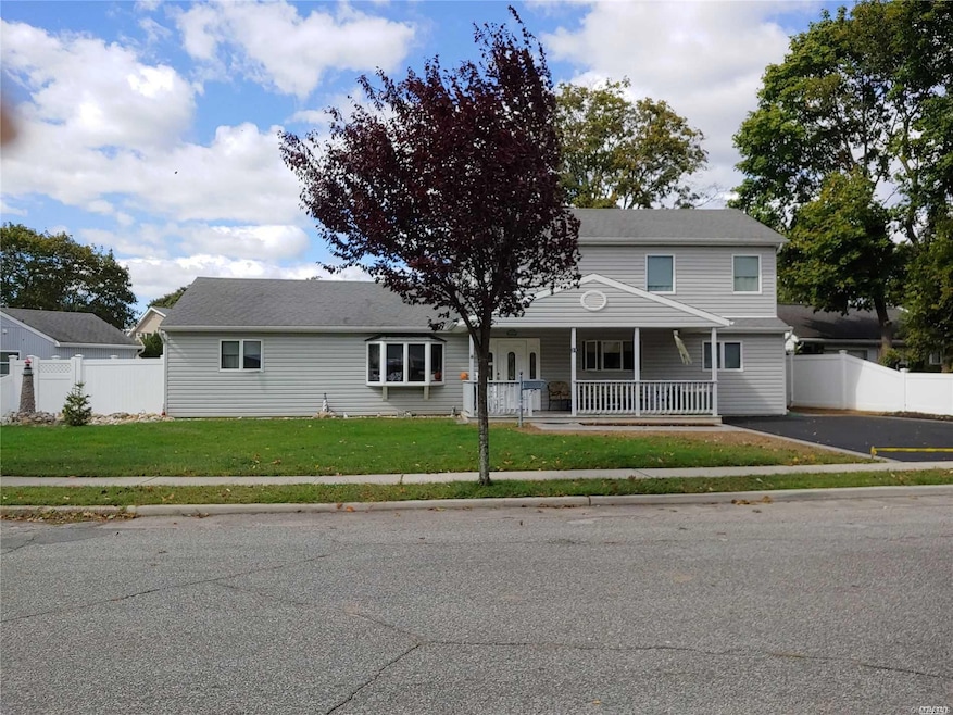 39 Plainedge Dr, Bethpage, NY 11714 - photo 1