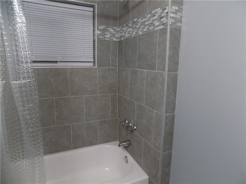 123 8th St, Vandergrift, PA 15690 - photo 1