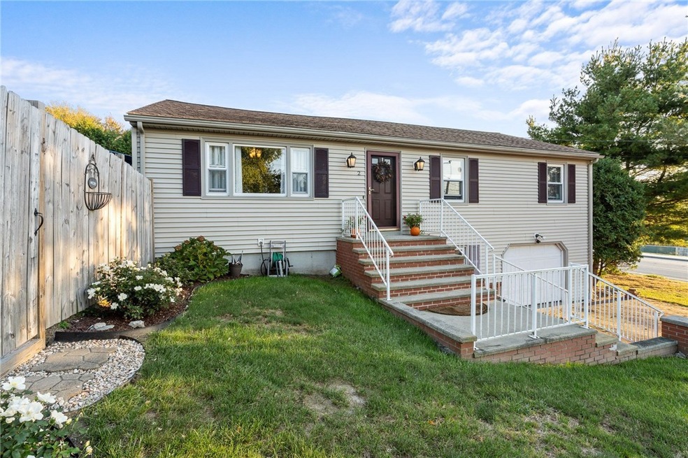 2 Sowams Dr, Bristol, RI 02809 - photo 1