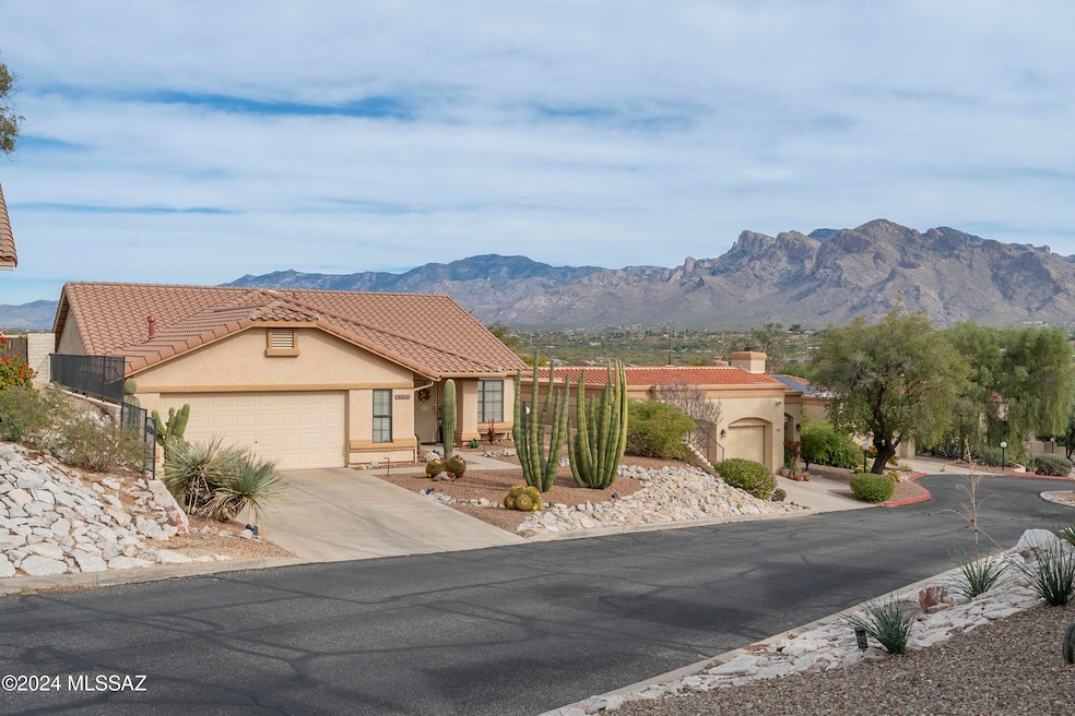 2330 W Catalpa Rd