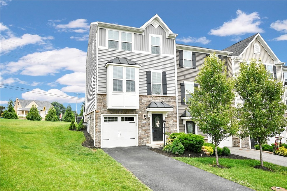 End unit Townhouse with great yard space!