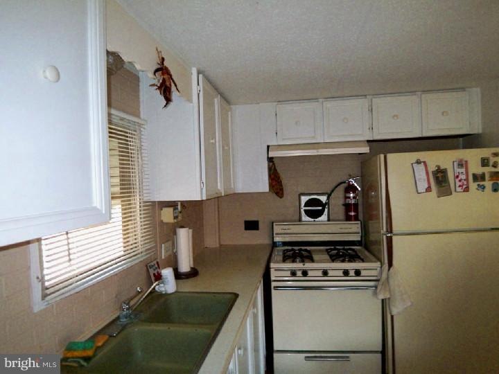 13 Mockingbird Ln, Phoenixville, PA 19460 - photo 1