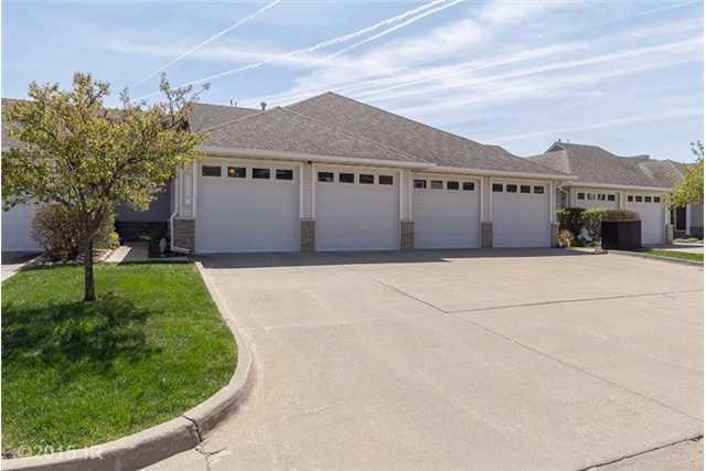 14156 Pinnacle Pointe Dr, Clive, IA 50325 - photo 1