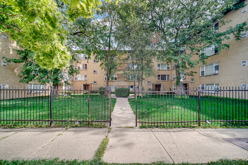 6145 N Seeley Ave unit 3B, Chicago, IL 60659 - photo 1