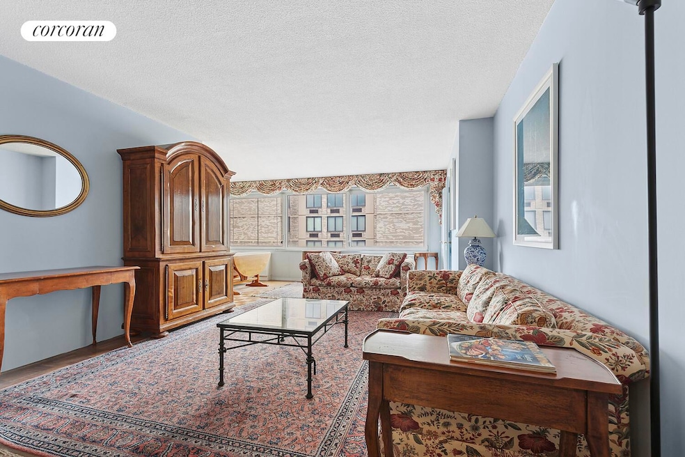 The Carlton Park Cooperative unit 22D, New York, NY 10128 - photo 1