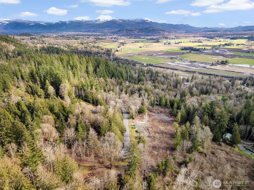 Welcome Home to 7220 Cliffside Ln, minutes  from Downtown Sedro Woolley