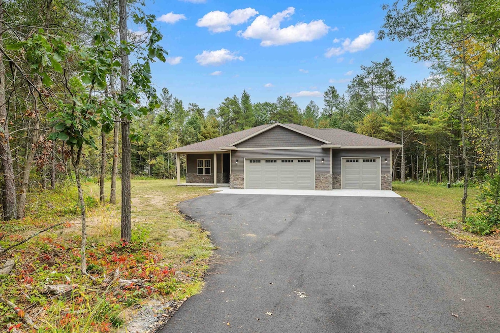 1403 N Sky Line Dr, Stevens Point, WI 54482 - photo 1