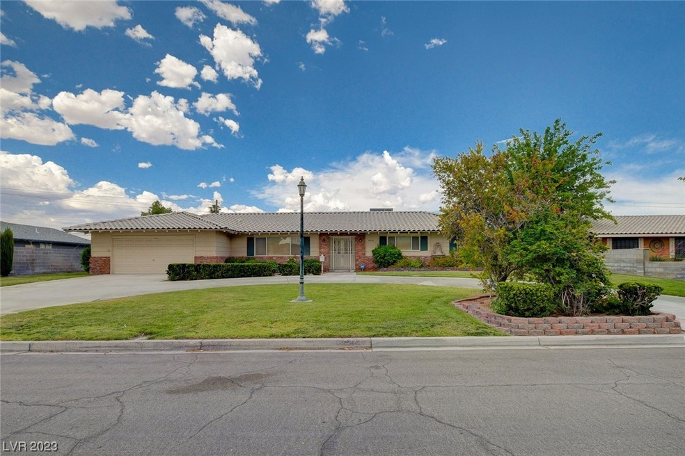 4372 Ridgecrest Dr, Las Vegas, NV 89121 - photo 1