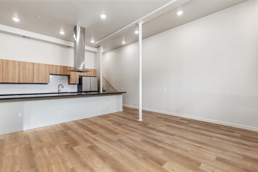 59 E Park St unit 203, Butte, MT 59701 - photo 1