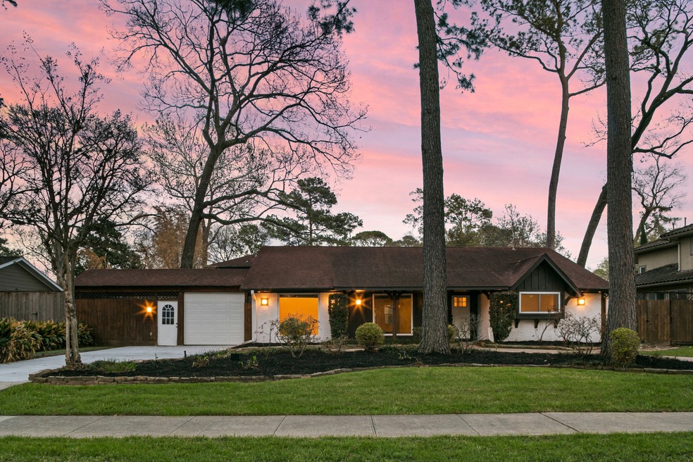 1406 Lynnview Dr, Houston, TX 77055 - photo 1