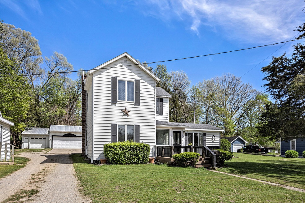 670 N Jefferson St, Ionia, MI 48846 - photo 1