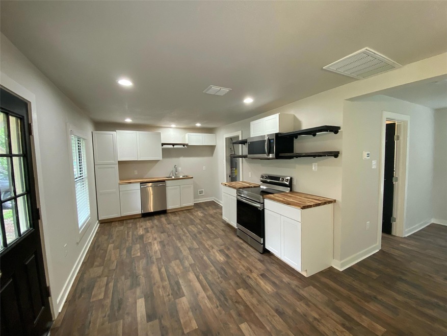 1736 E California St, Gainesville, TX 76240 - photo 1