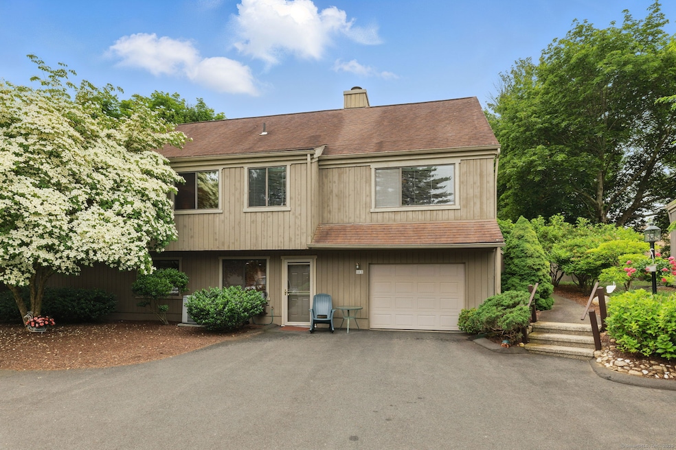 646 Onondaga Ln unit B, Stratford, CT 06614 - photo 1